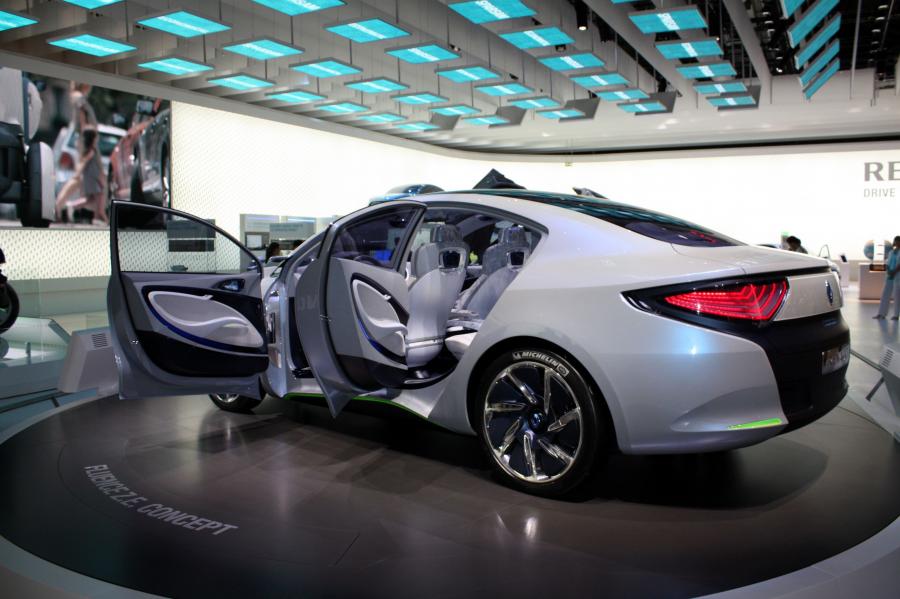  Renault Fluence Z.E. Concept 2009 года  (фото 35 из 103)